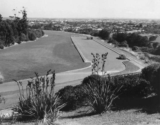035 ANZAC Park Palmerston North lookout c1971