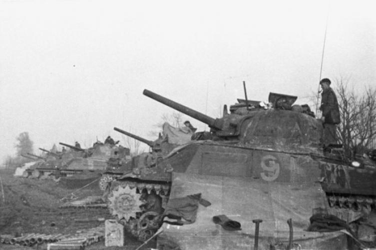 066 Senio Gr Upper Hutt New Zealand Sherman tanks at Senio Italy