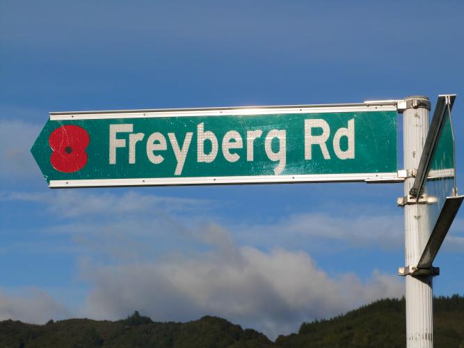 067 Freyberg Rd Upper Hutt street sign