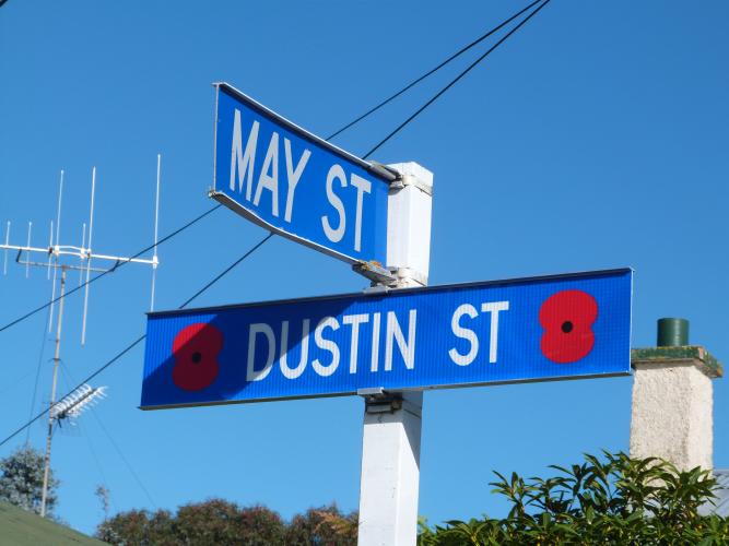 074 Dustin St Whanganui street sign