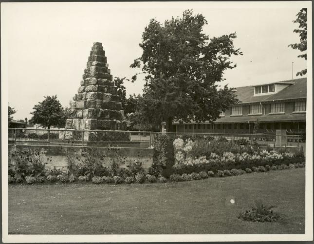 120 Awapuni Memorial Palmerston North KH Shea C 1930.