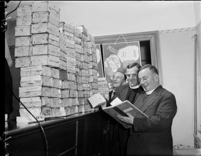191Elliott St Taradale Rev Squires and Rev K Elliott with boxes for City Mission day with Mr Clarke