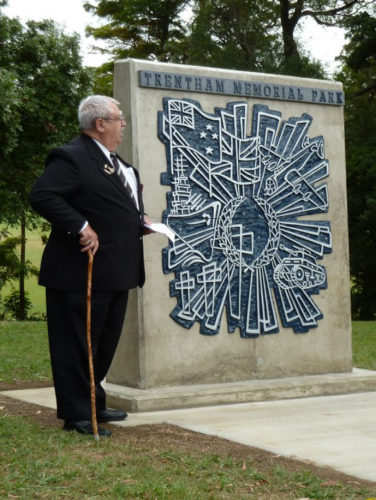 209 Trentham Memorial Park Upper Hutt UH RSA President Mr Syd Giles unveiling the plaque2