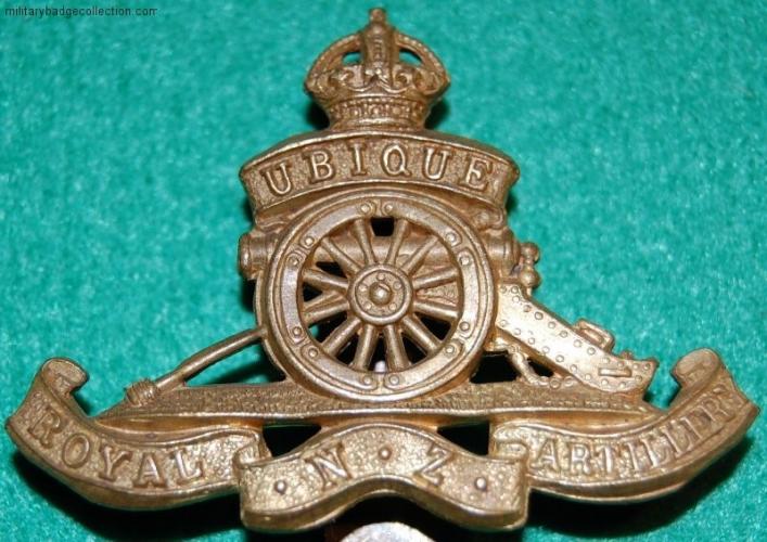 237 Arnold Savage Pl Richmond Artillery hat badge
