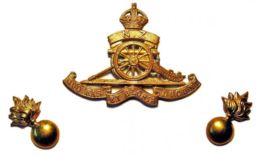283 Weir Tce LMC Palm Nth NZ Artillery Cap and collar badges