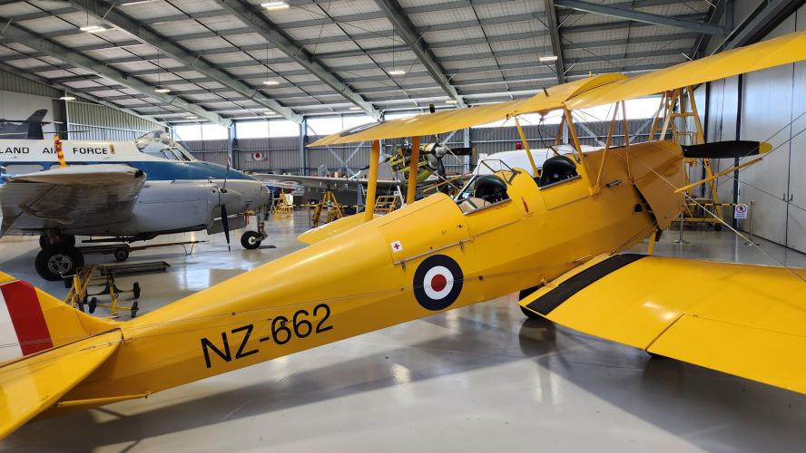 362 Tiger Moth NZ 662